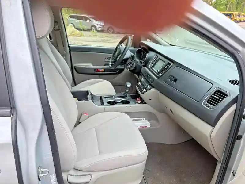 KNDMA5C17K6559206 2019 KIA SEDONA-4