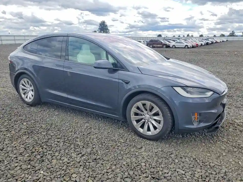 5YJXCBE21JF090385 2018 TESLA MODEL X-3