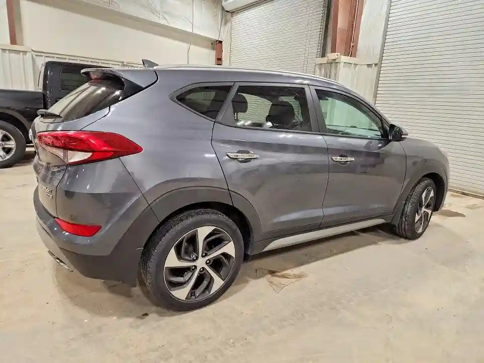 KM8J3CA24HU304820 2017 HYUNDAI TUCSON-2
