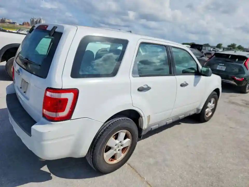 1FMCU0C70AKC97475 2010 FORD ESCAPE-2