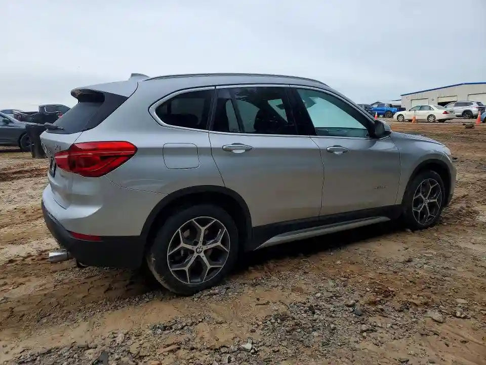 WBXHU7C36J5H41088 2018 BMW X1-2