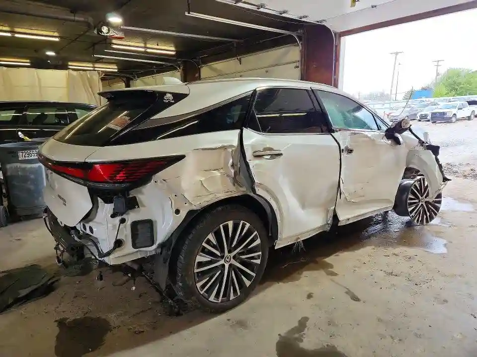 2T2BBMCA8SC104514 2025 LEXUS-2