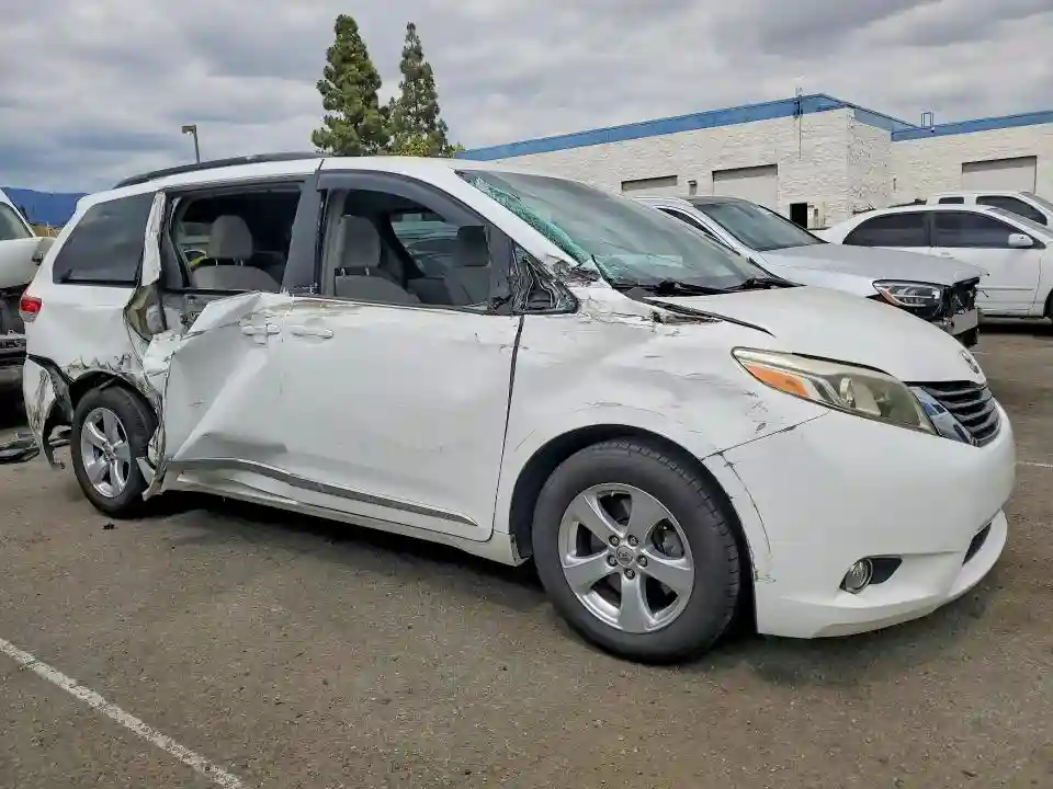 5TDKK3DC7DS368414 2013 TOYOTA SIENNA-3