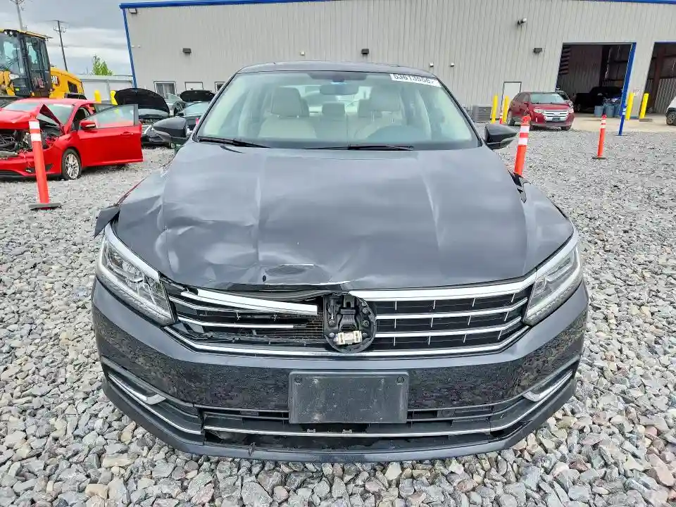 1VWGT7A32HC035072 2017 VOLKSWAGEN PASSAT-4