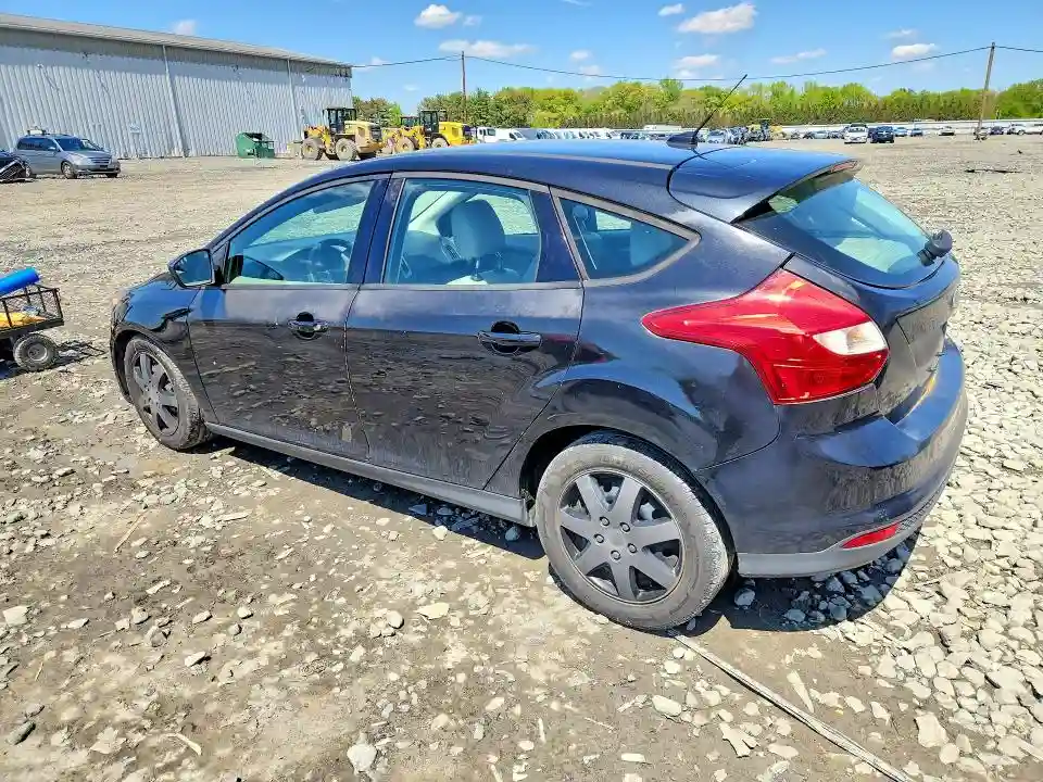 1FAHP3K25CL345693 2012 FORD FOCUS-1