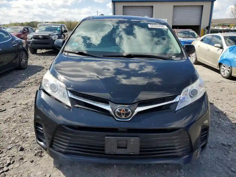 5TDJZ3DC5JS198881 2018 TOYOTA SIENNA-4