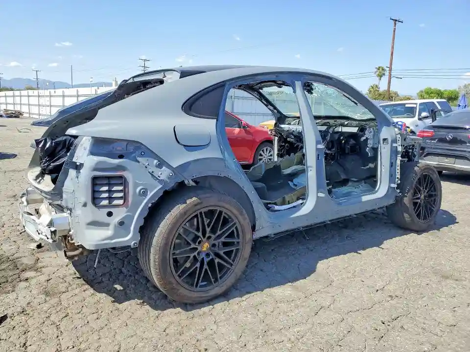 WP1BA2AYXRDA54268 2024 PORSCHE CAYENNE-2