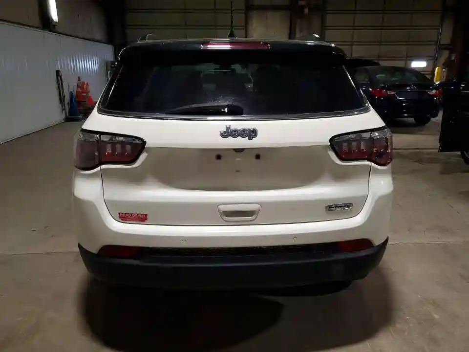 3C4NJCBB8JT240386 2018 JEEP COMPASS-5