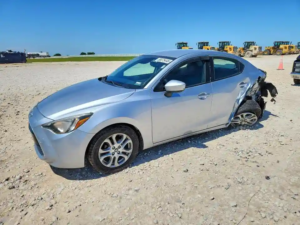 3MYDLBYV1JY324975 2018 TOYOTA YARIS IA B-0