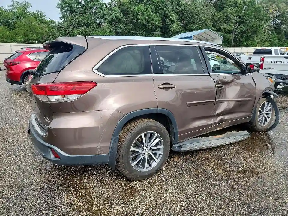 5TDKZRFH7JS289019 2018 TOYOTA HIGHLANDER-2