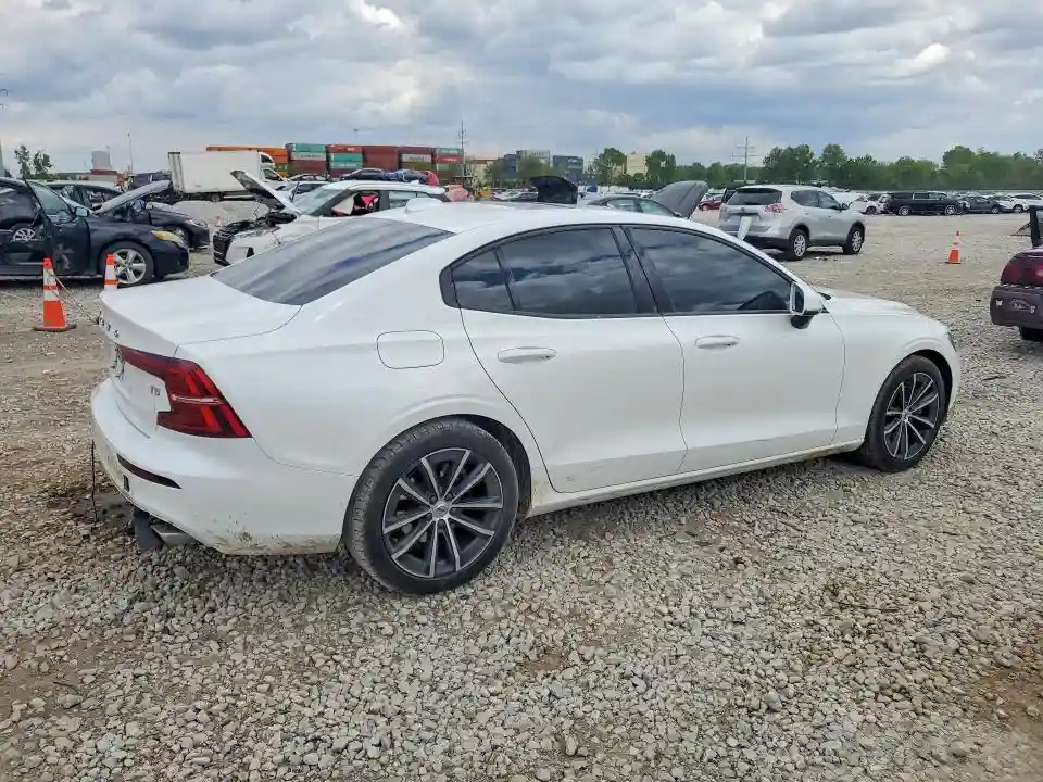 7JR102FK4MG102697 2021 VOLVO S60-2