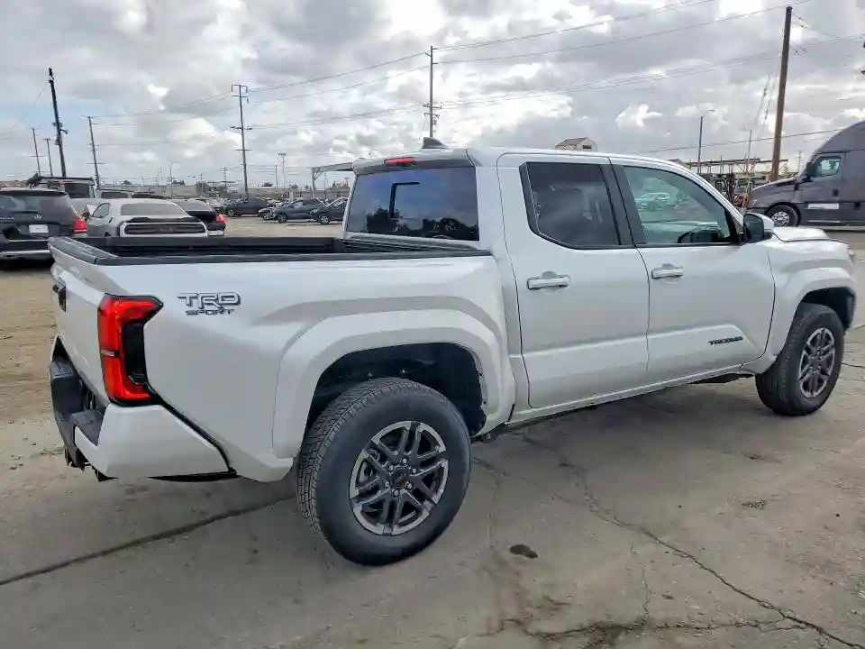 3TYLB5JN7ST095269 2025 TOYOTA TACOMA-2