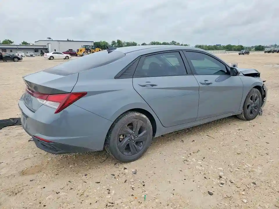 KMHLM4AG9NU252877 2022 HYUNDAI ELANTRA-2