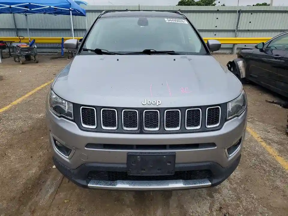 3C4NJDCB1JT265943 2018 JEEP COMPASS-4