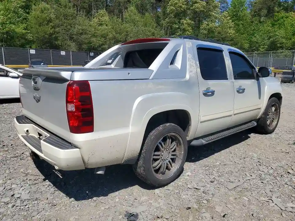 3GNTKFE30BG229202 2011 CHEVROLET AVALANCHE-2