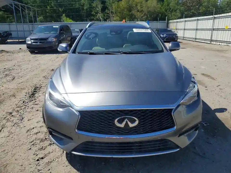 SJKCH5CP7JA042007 2018 INFINITI QX30-4