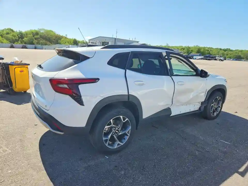 KL77LHEP9SC214039 2025 CHEVROLET TRAX-2