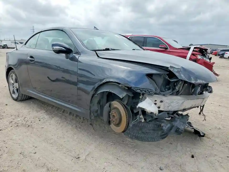 JTHFE2C29B2505352 2011 LEXUS IS-3