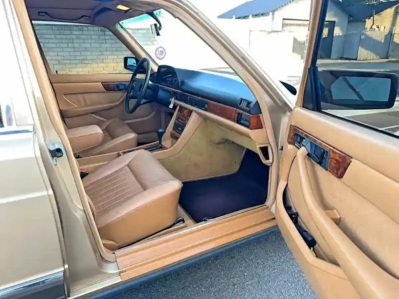 WDBCA33A5DB041393 1983 MERCEDES-BENZ 380-CLASS-4