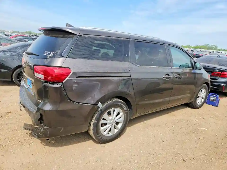KNDMB5C12J6378834 2018 KIA SEDONA-2