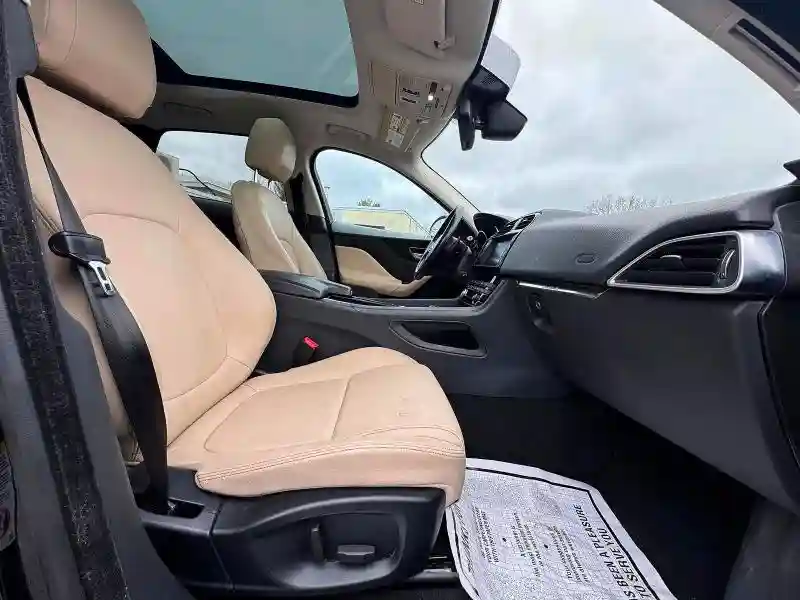 SADCJ2GX3JA235968 2018 JAGUAR F-PACE-4