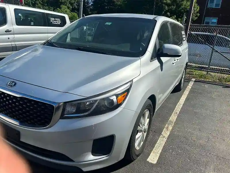 KNDMB5C19J6383643 2018 KIA SEDONA-1