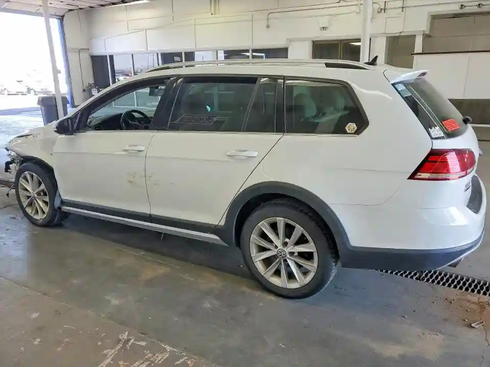 3VWM17AU1JM759437 2018 VOLKSWAGEN GOLF-1