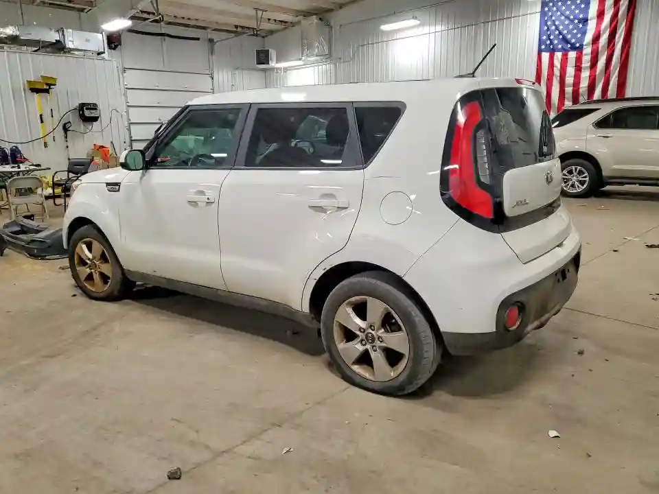KNDJN2A21J7894570 2018 KIA SOUL-1