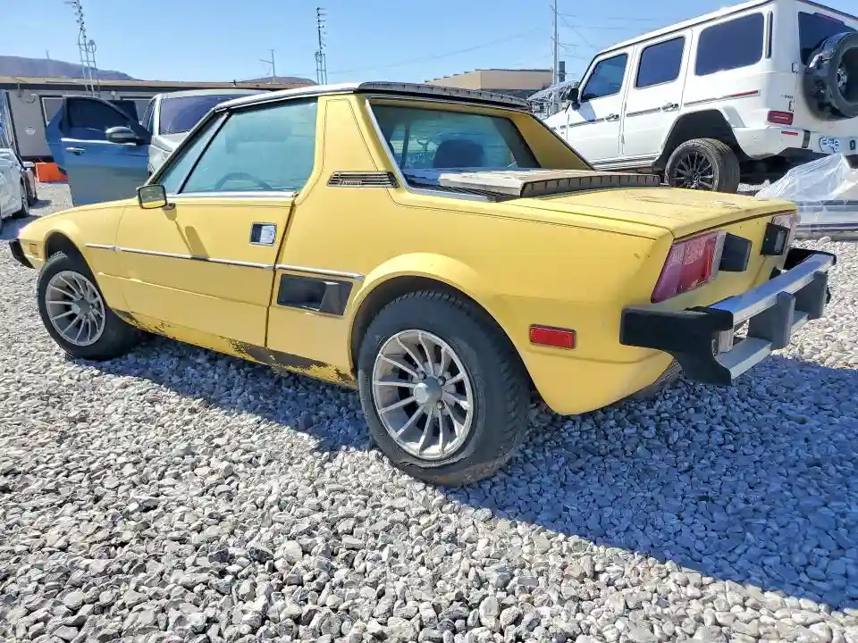 128AS0055503 1976 FIAT UK-1