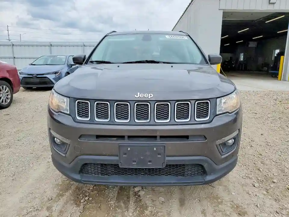 3C4NJCBB5JT344317 2018 JEEP COMPASS-4