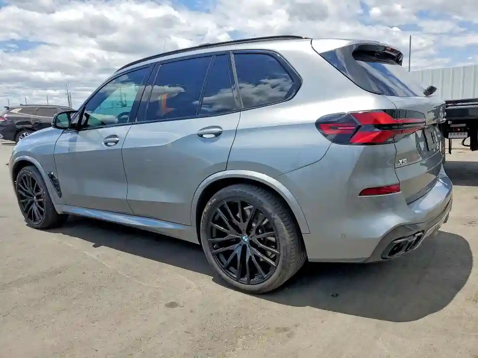 5UX33EU05R9T26024 2024 BMW X5-1