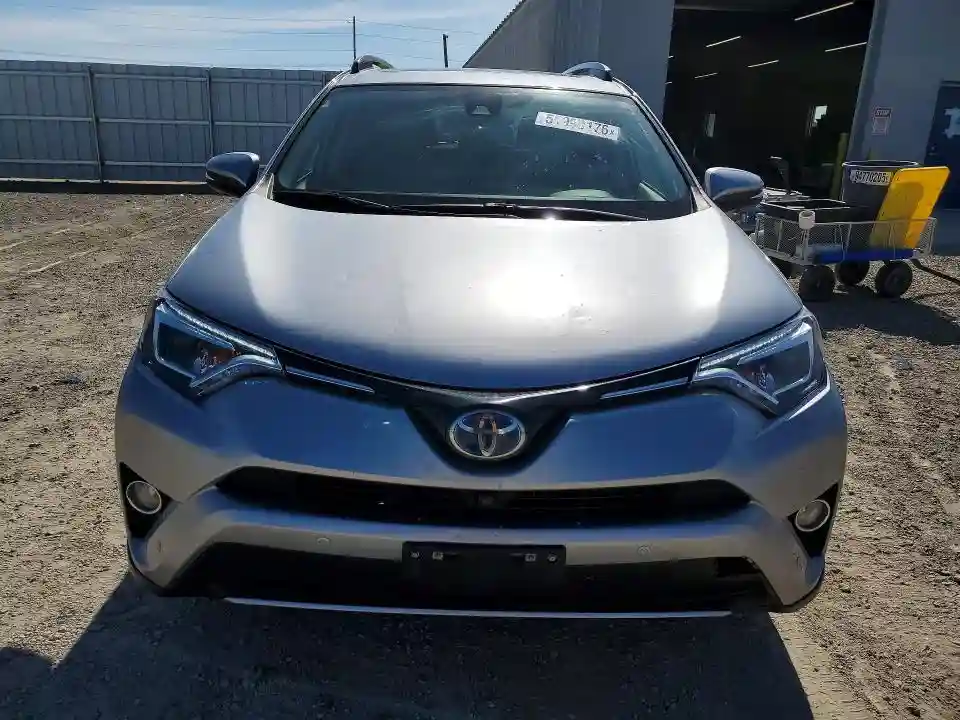 JTMDJREV9JD237670 2018 TOYOTA RAV4-4
