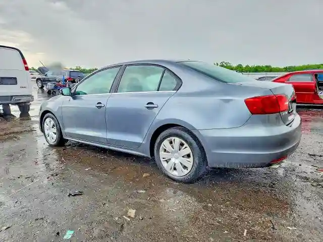 3VWBX7AJ0DM419650 2013 VOLKSWAGEN JETTA-1