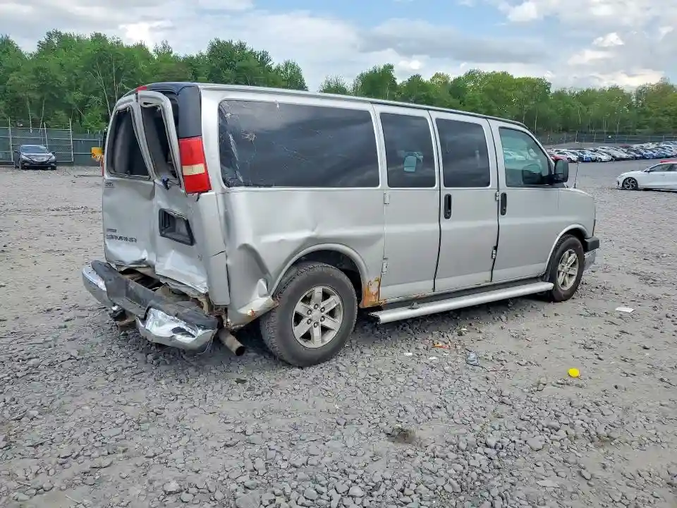 1GKS8CF45B1103722 2011 GMC SAVANA-2