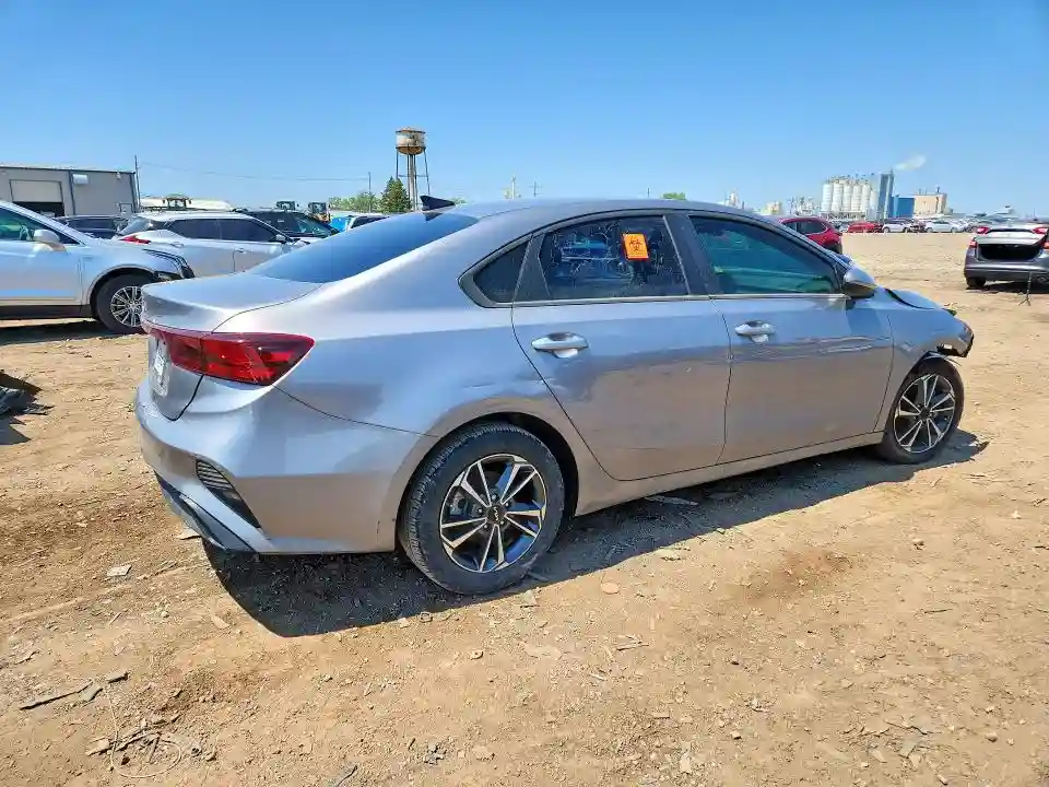 3KPF24AD6RE776635 2024 KIA FORTE-2