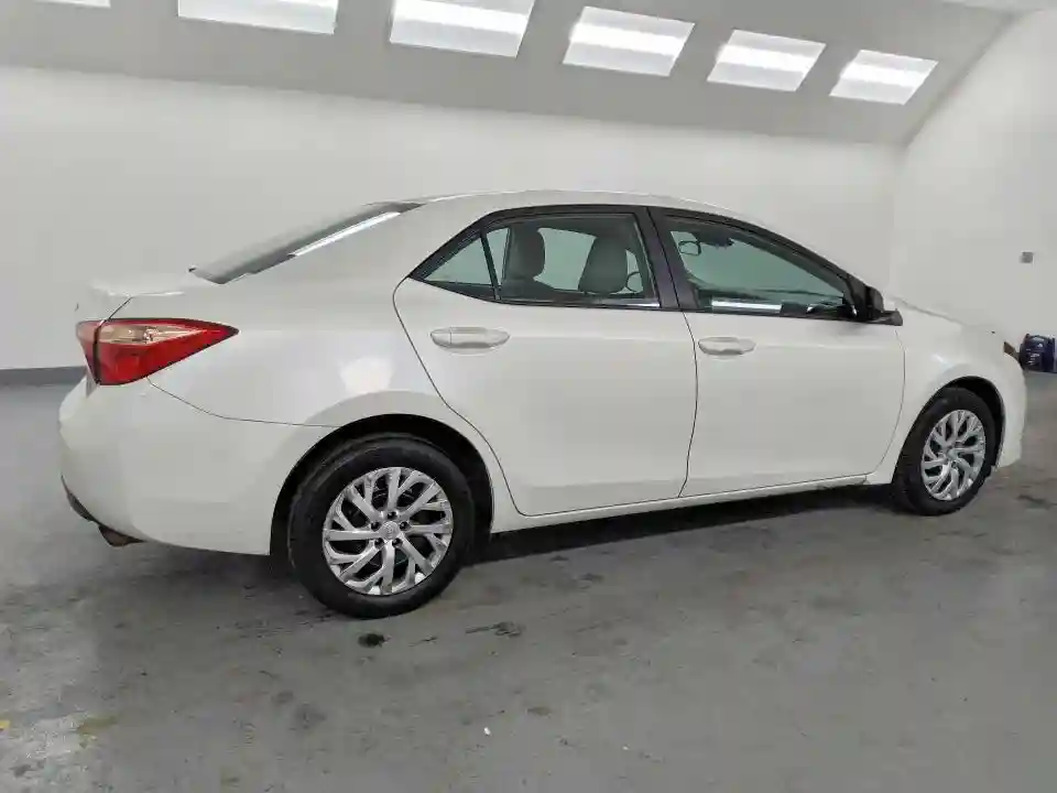 5YFBURHE3JP771349 2018 TOYOTA COROLLA-2