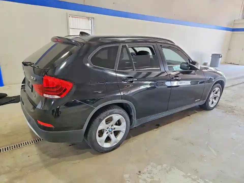 WBAVM1C50FV317499 2015 BMW X1-2