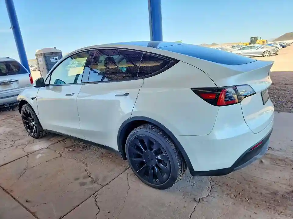 7SAYGDEE3PF675916 2023 TESLA MODEL Y-1