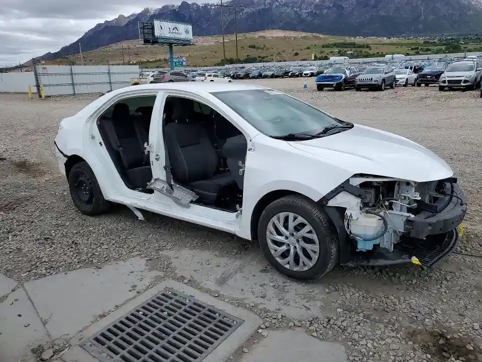 2T1BURHE5JC000679 2018 TOYOTA COROLLA-3