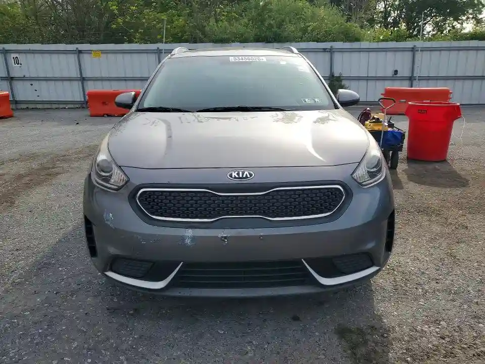 KNDCB3LC5H5104688 2017 KIA NIRO-4
