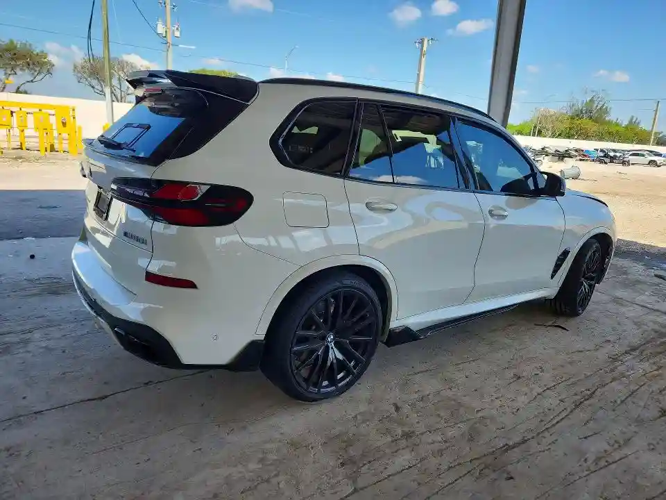 5UX33EU05S9W95715 2025 BMW X5-2