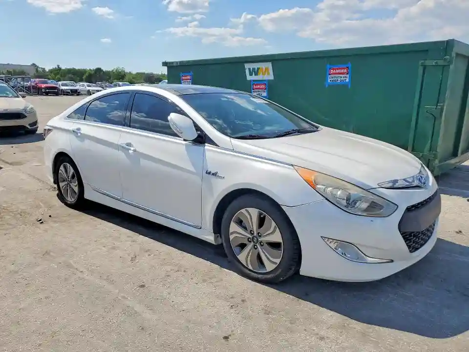 KMHEC4A44EA105983 2014 HYUNDAI SONATA-3