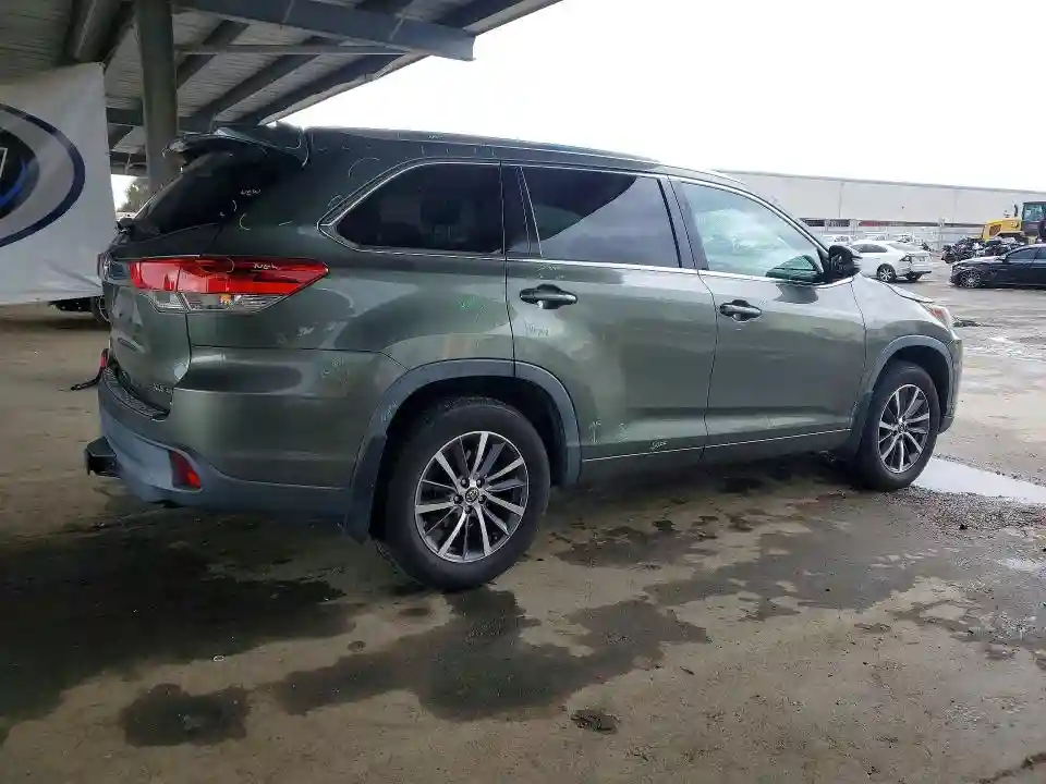 5TDJZRFH8JS822765 2018 TOYOTA HIGHLANDER-2