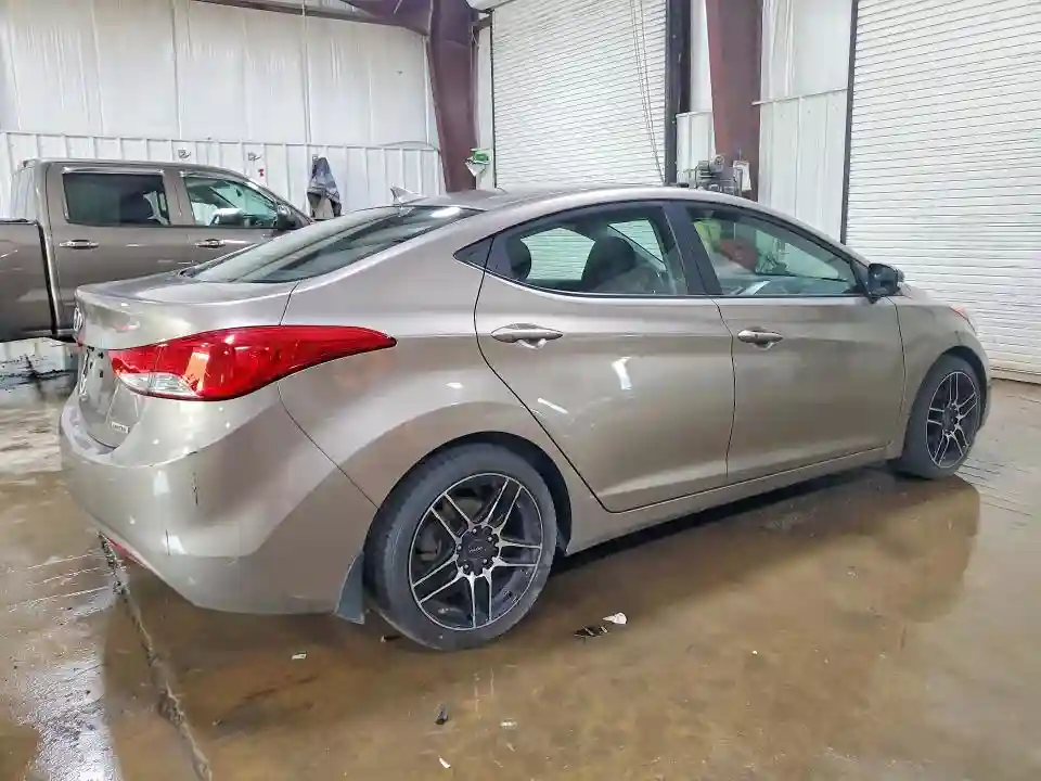 5NPDH4AE6DH391983 2013 HYUNDAI ELANTRA-2