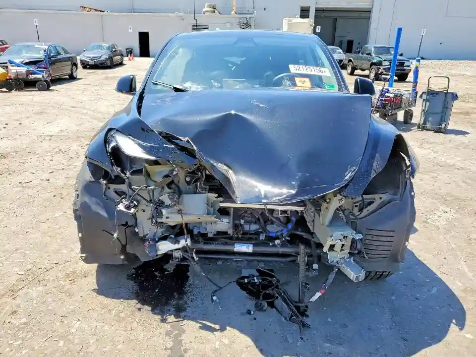 7SAYGAEE2NF523024 2022 TESLA MODEL Y-4