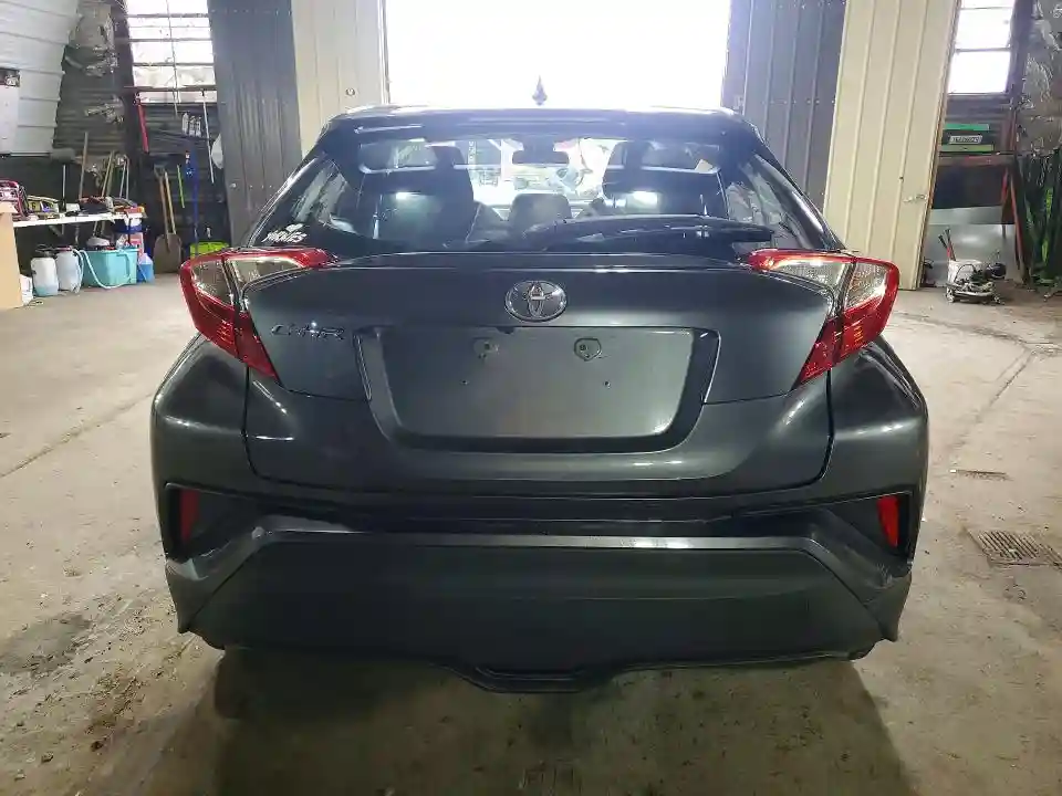 NMTKHMBX8JR008444 2018 TOYOTA C-HR-5