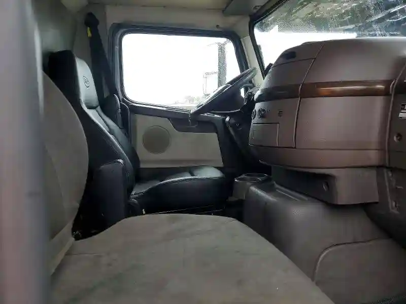 4V5RC9DG8EN164469 2014 VOLVO ALL MODELS-4