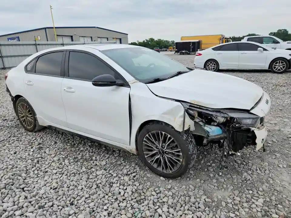3KPF54AD0NE510481 2022 KIA FORTE-3