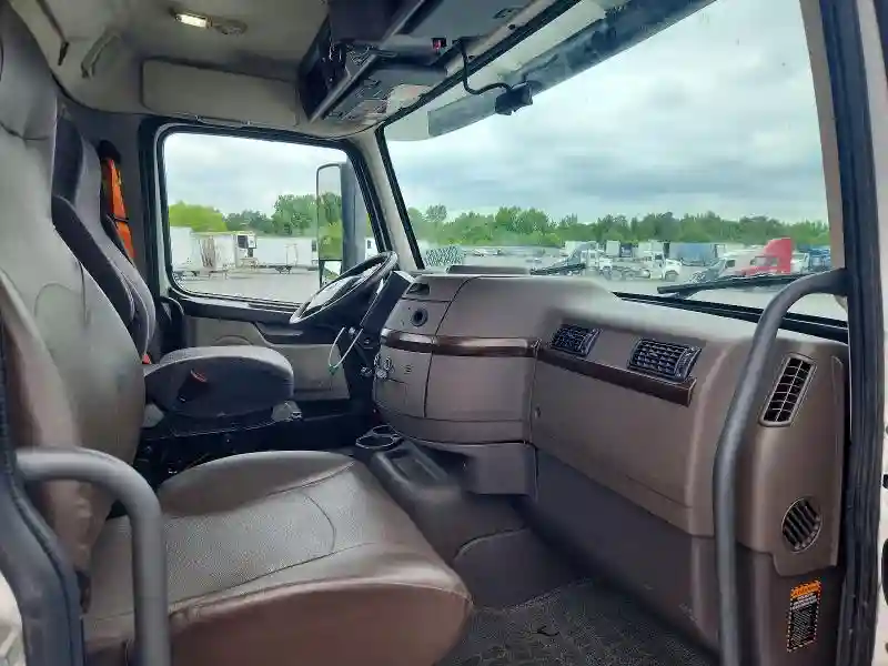4V4N39TG5HN988017 2017 VOLVO ALL MODELS-4
