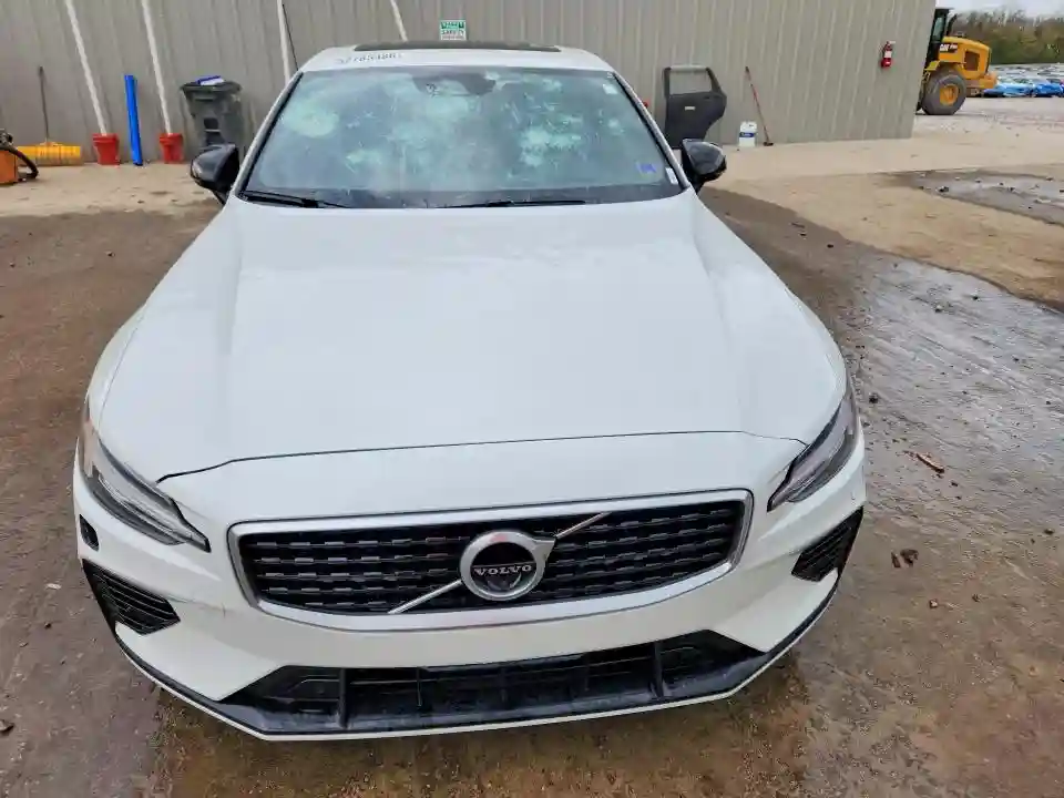 7JRBR0FM2KG014177 2019 VOLVO S60-4
